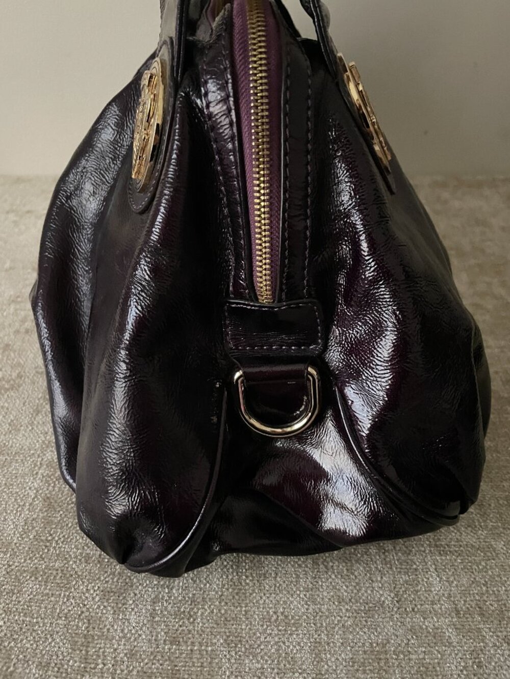 GUCCI Patent Leather Shoulder Bag Large Tote - Picture 4 of 10